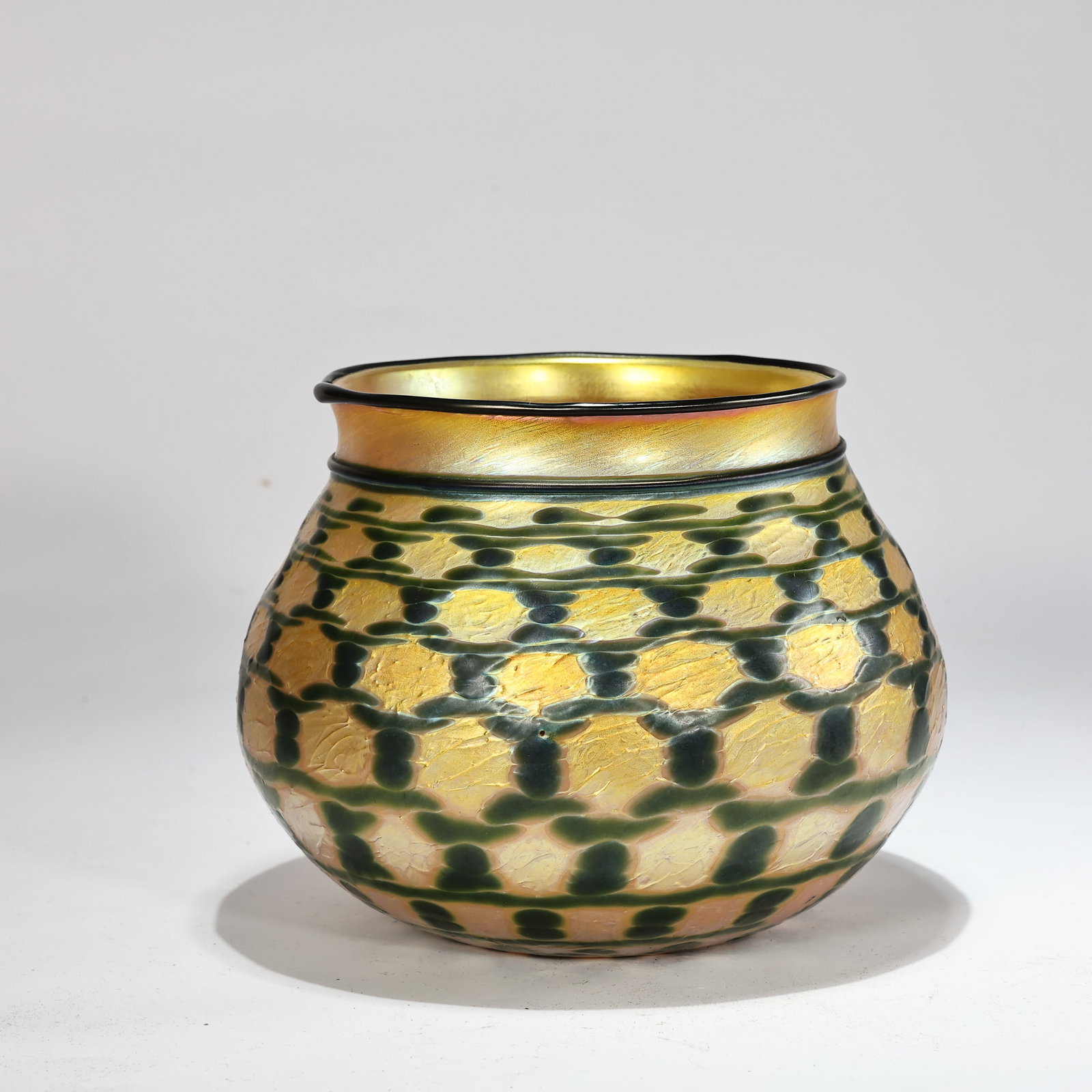 Lundberg Glass Studis Indian Basnet Glass Bowl: Lundberg Glass Studis Indian Basnet Glass Bowl (16 x 13 cm)