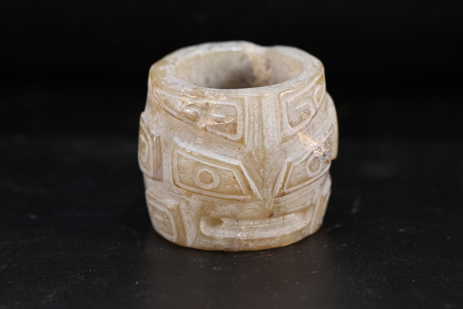 Jade Carved Beast Face Pattern Thumb Ring: Jade Carved Beast Face Pattern Thumb Ring (3.3 x 3cm)