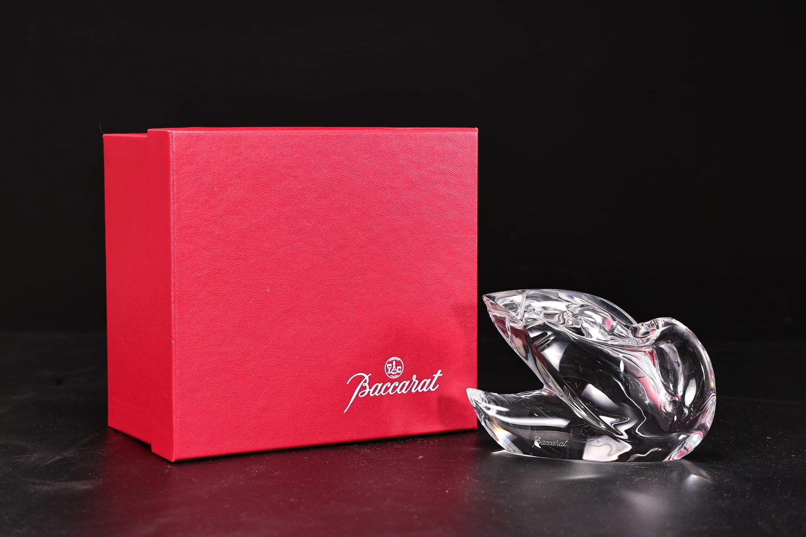 Baccarat France Clear Crystal Swan Figurine with Original Red Box: Baccarat France Clear Crystal Swan Figurine with Original Red Box (11 x 8 x 5.5 cm)
