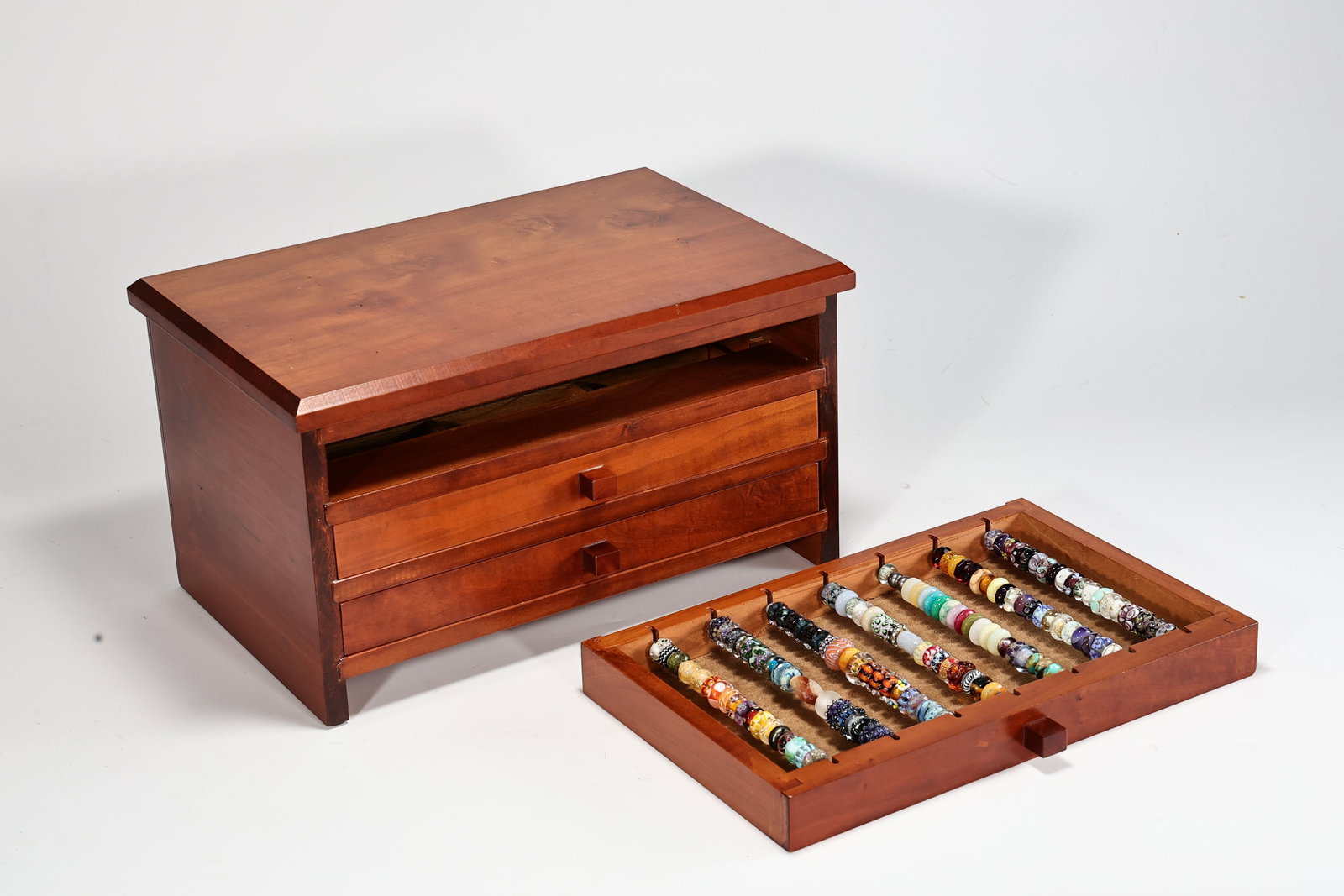 Collection of 130+ Trollbeads & European-Style Glass Beads With Wooden Box: Collection of 130+ Trollbeads & European-Style Glass Beads With Wooden Box (Each bead is about 1.2 x 0.6 cm more or less, Wood box is about 33.5 x 22.5 x 19 cm)