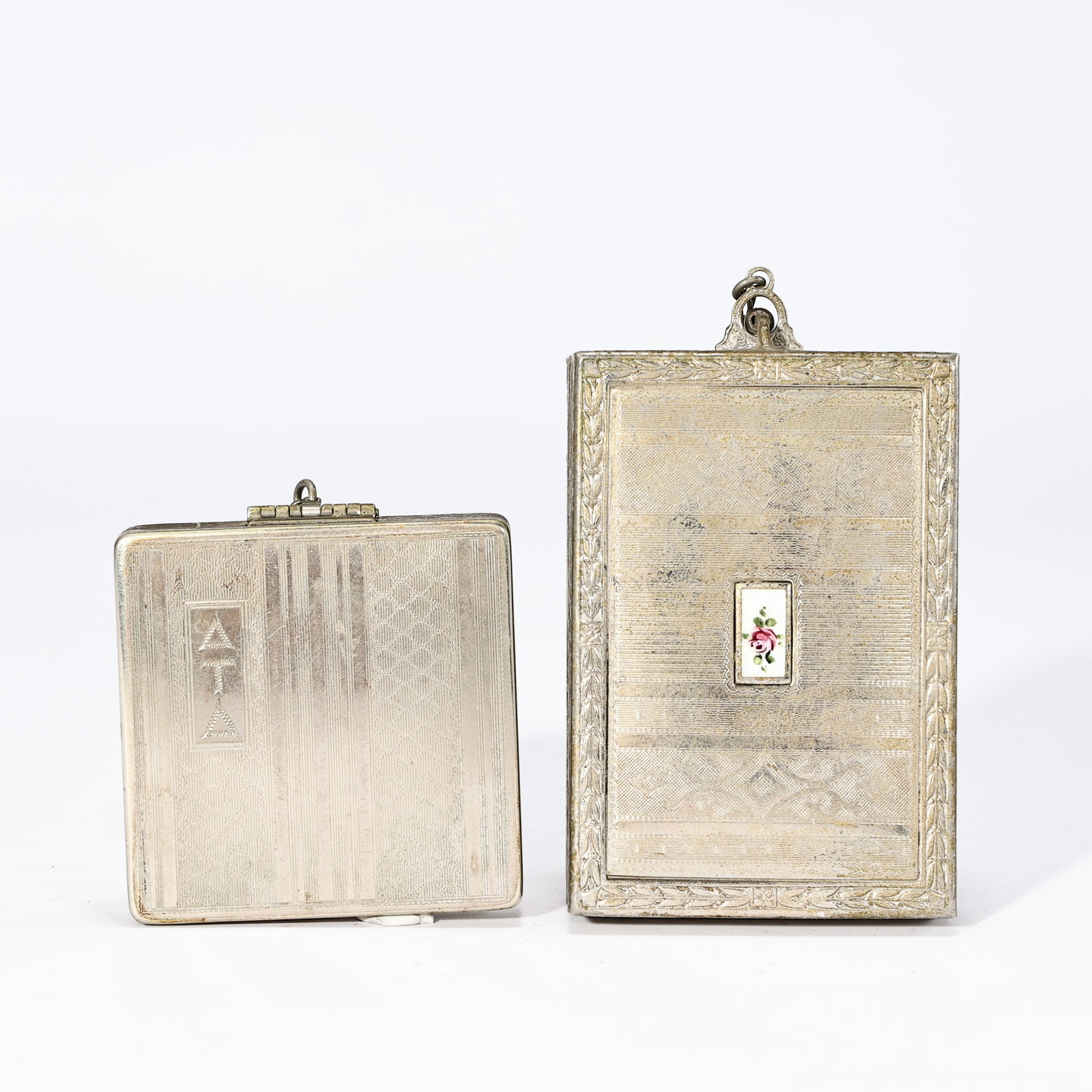 Two Art Deco Silver Tone Vanity Dance Cosmetic Compacts (1 of 7)