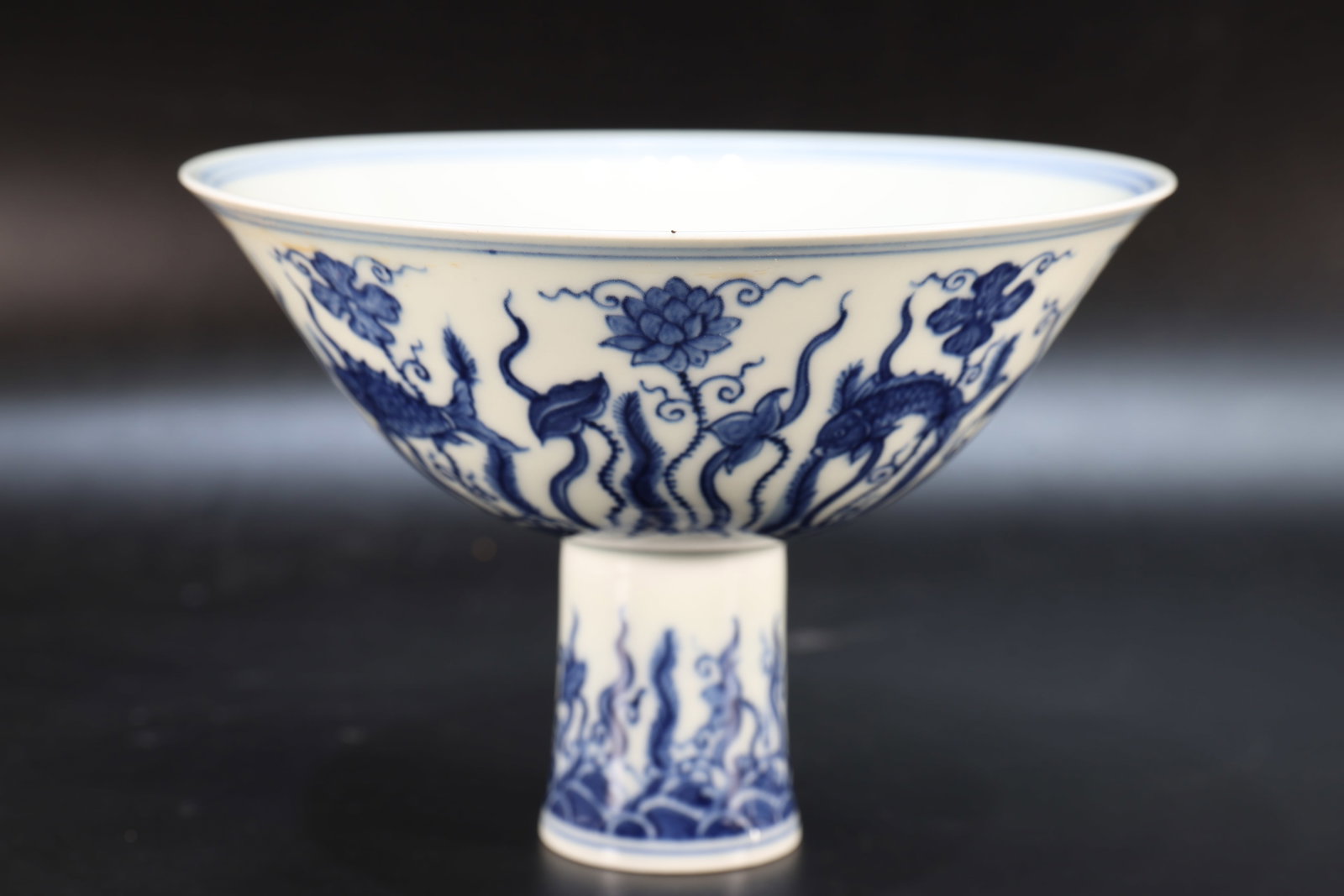 Blue and White Lotus Flower and Fish Pattern Porcelain High Foot Cup: Blue and White Lotus Flower and Fish Pattern Porcelain High Foot Cup (14 x 10cm)