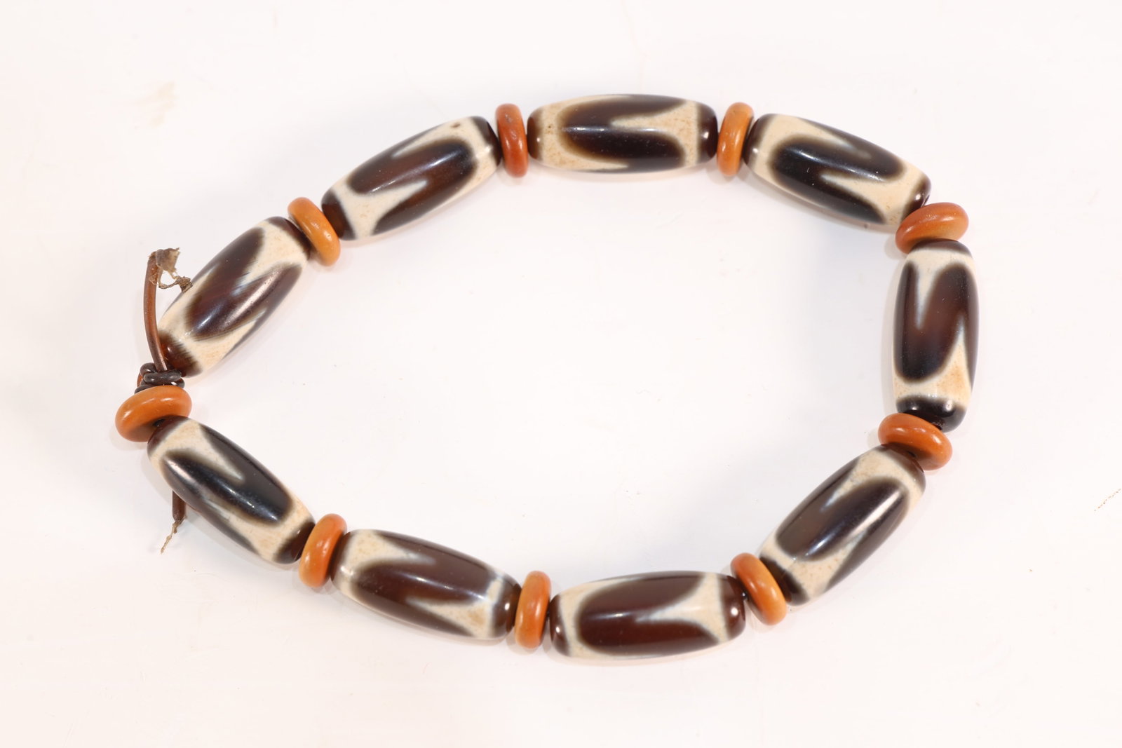 Dzi Bead Bracelet: Dzi Bead Bracelet (7 x 1.8cm)