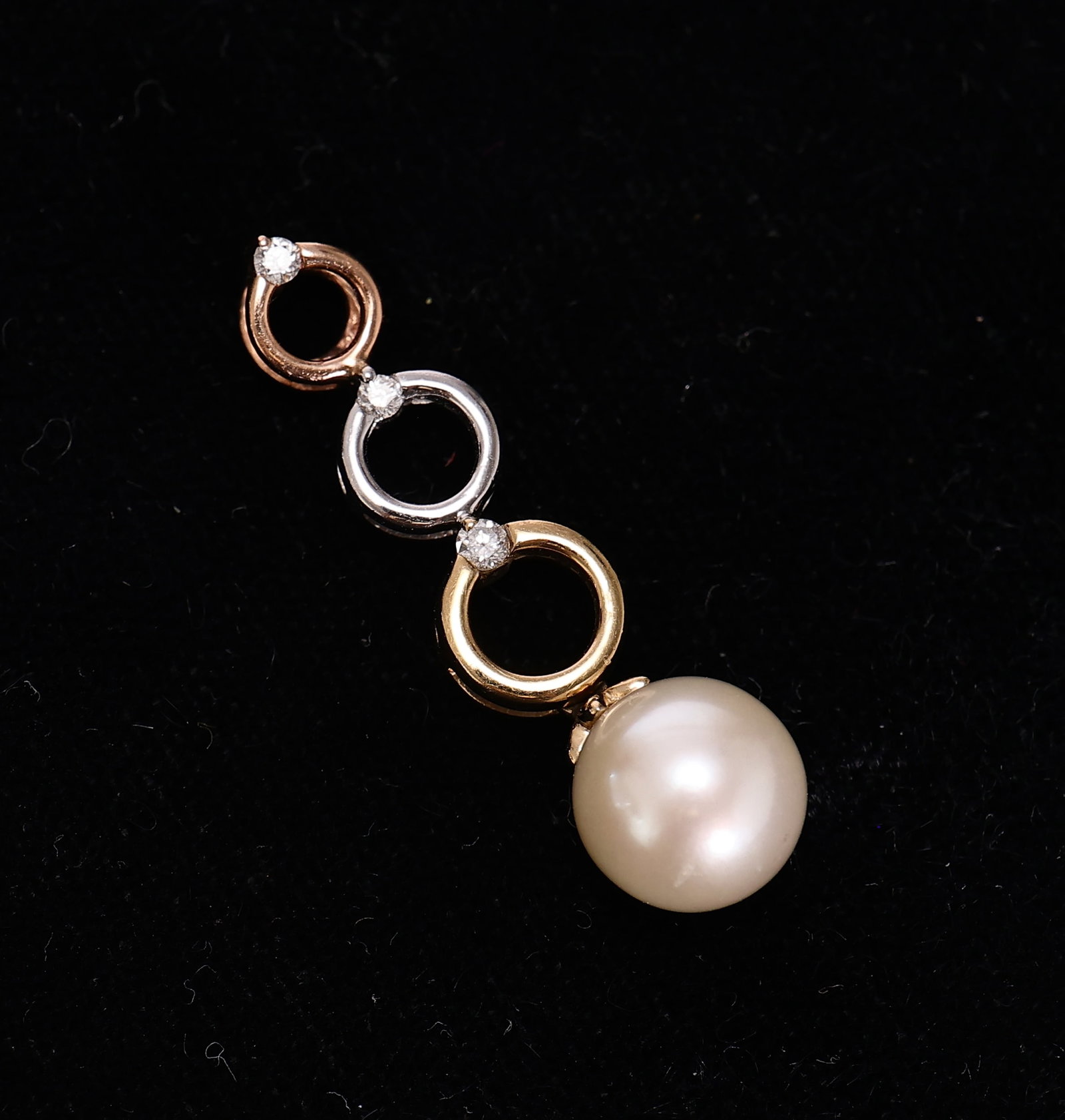 14K Yellow Gold Diamond & Cultured Pearl Drop Pendant: 14K Yellow Gold Diamond & Cultured Pearl Drop Pendant (2.7 x 0.8 cm, 2.2 grams weight)