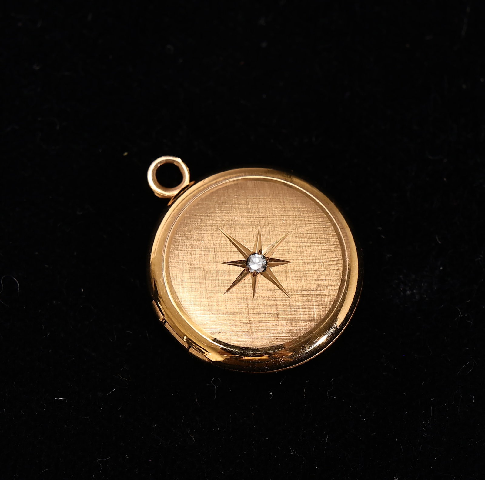 WEH 14K Yellow Gold Diamond Starburst Photo Locket Pendant: WEH 14K Yellow Gold Diamond Starburst Photo Locket Pendant (1.5 x 0.3, 2.7 grams weight)