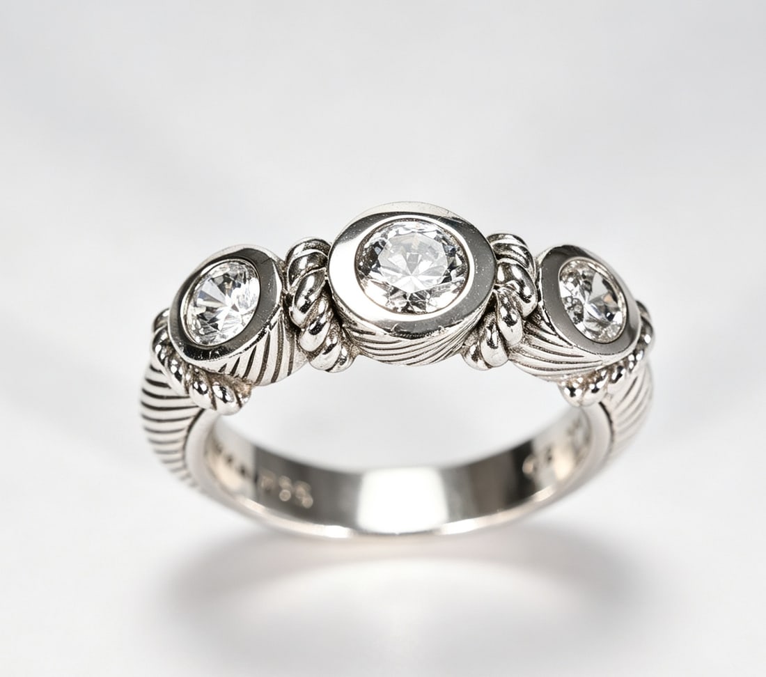 Judith Ripka Three CZ Clear Stones Sterling Silver 925 Ring Size 6: Judith Ripka Three CZ Clear Stones Sterling Silver 925 Ring Size 6 (Ring Size: 6, Total Weight: 6 grams)