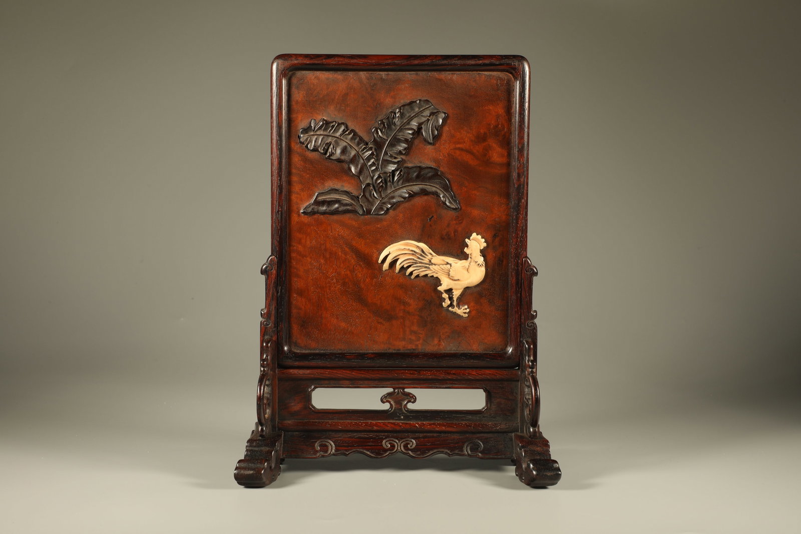 Huanghuali Wood Inlaid Red Sandalwood Carved Chicken and Dragon Pattern Table Plaque: Huanghuali Wood Inlaid Red Sandalwood Carved Chicken and Dragon Pattern Table Plaque (26 x 19.5 x 9.5cm)
