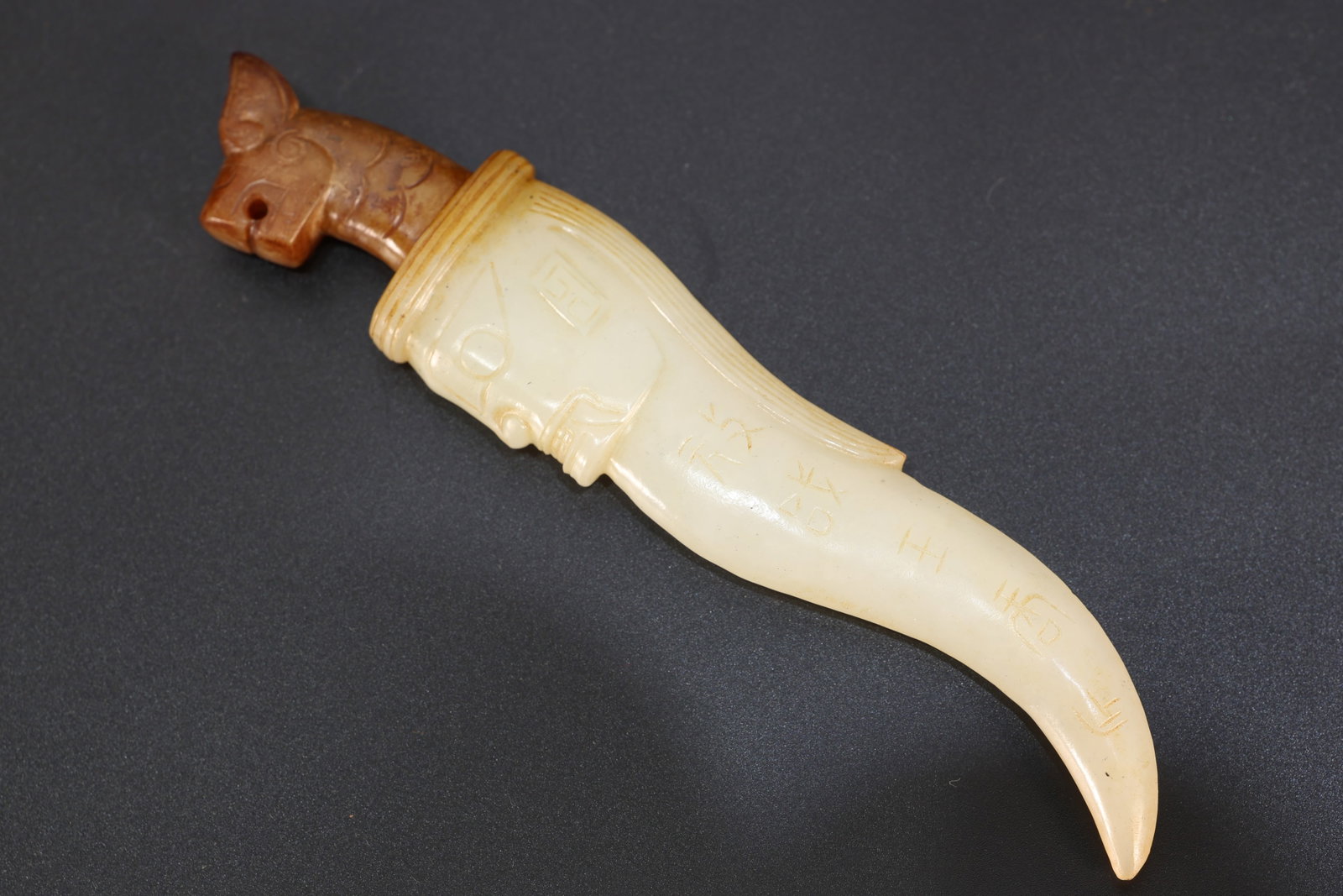 Jade Carved Beast Face and Character Face Pattern Dagger: Jade Carved Beast Face and Character Face Pattern Dagger (14.5 x 4.5 x 1cm)