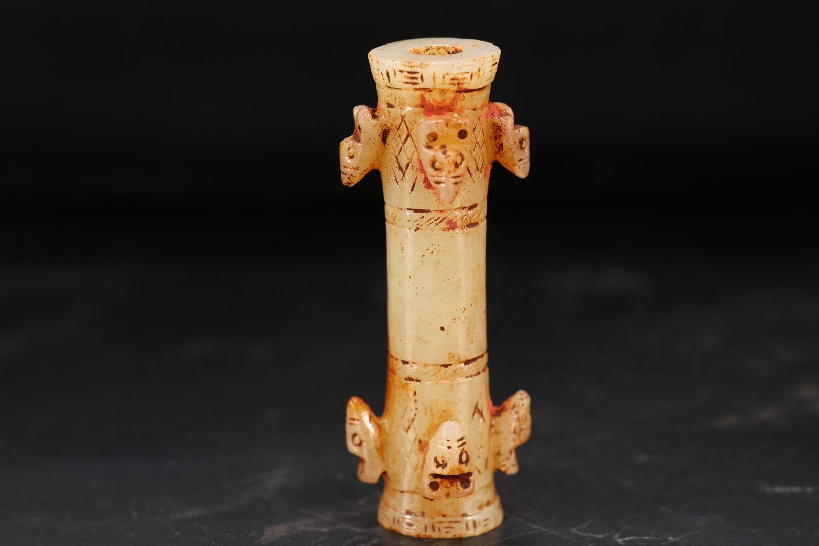 Jade Carved Beast Face Pattern Stick: Jade Carved Beast Face Pattern Stick (7 x 3cm)