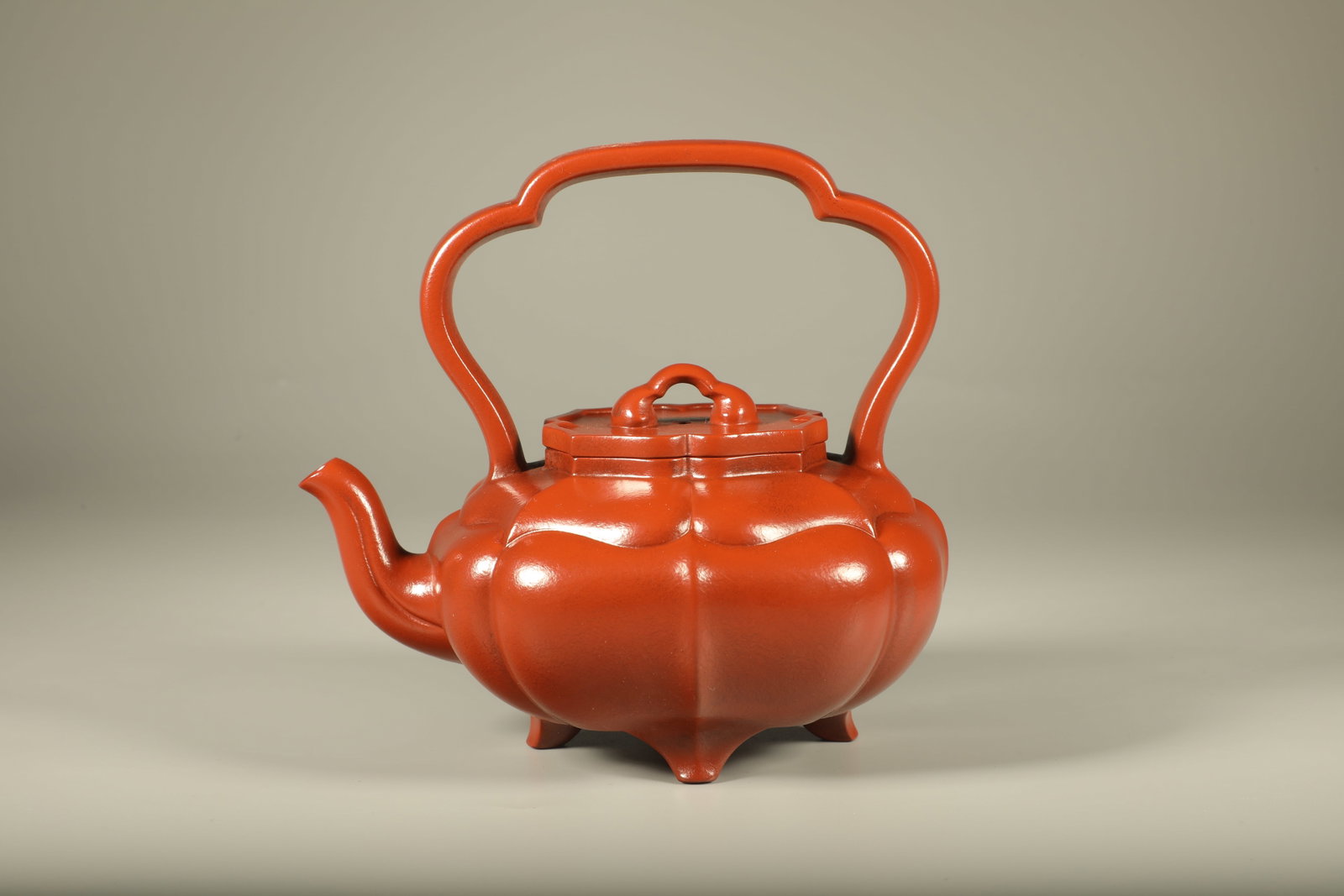 Purple Clay Handle Teapot: Purple Clay Handle Teapot (13.3 x 14.5cm)