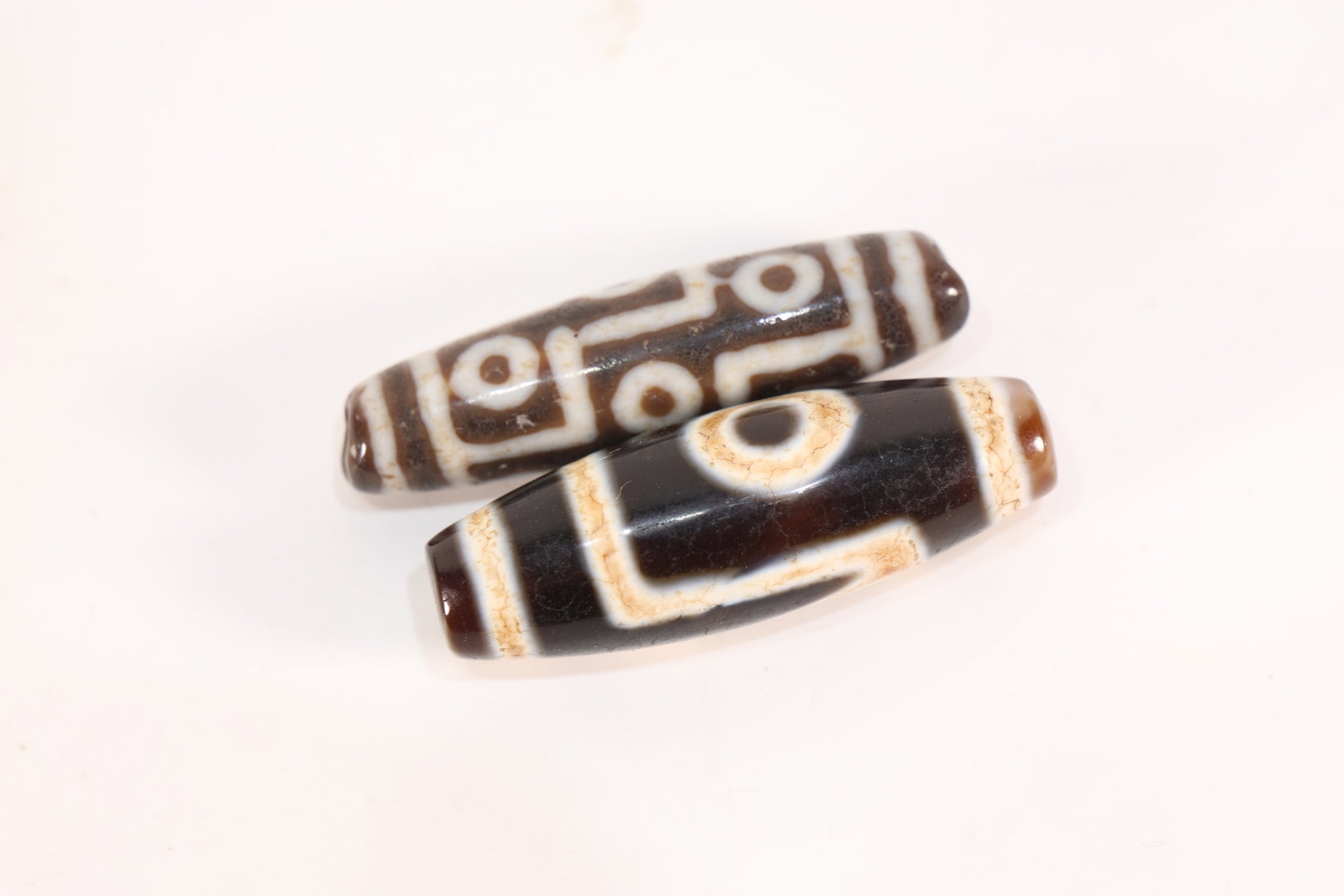 Pair of Dzi Bead: Pair of Dzi Bead (1 x 4cm)