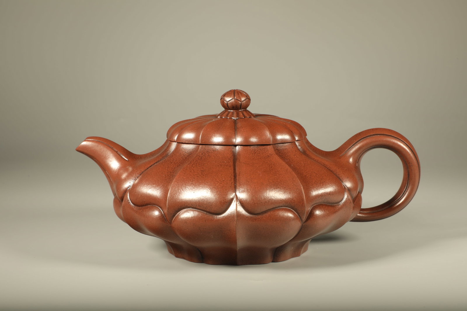 Purple Clay Carved Lotus Flower Shape Teapot: Purple Clay Carved Lotus Flower Shape Teapot (10.3 x 21.5cm)
