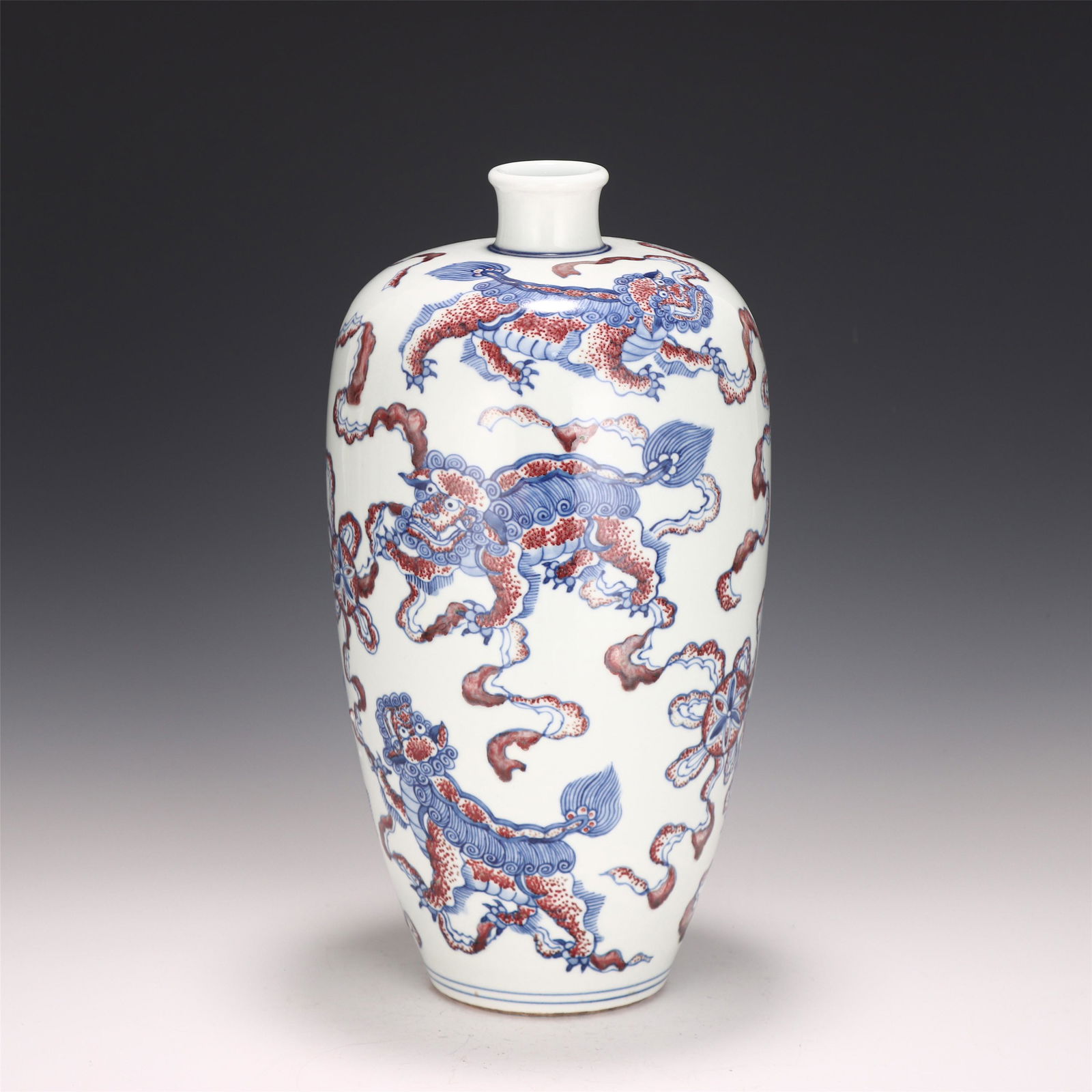 A CHINESE BLUE AND WHITE UNDERGLAZE RED PORCELAIN VASE (1 of 9)