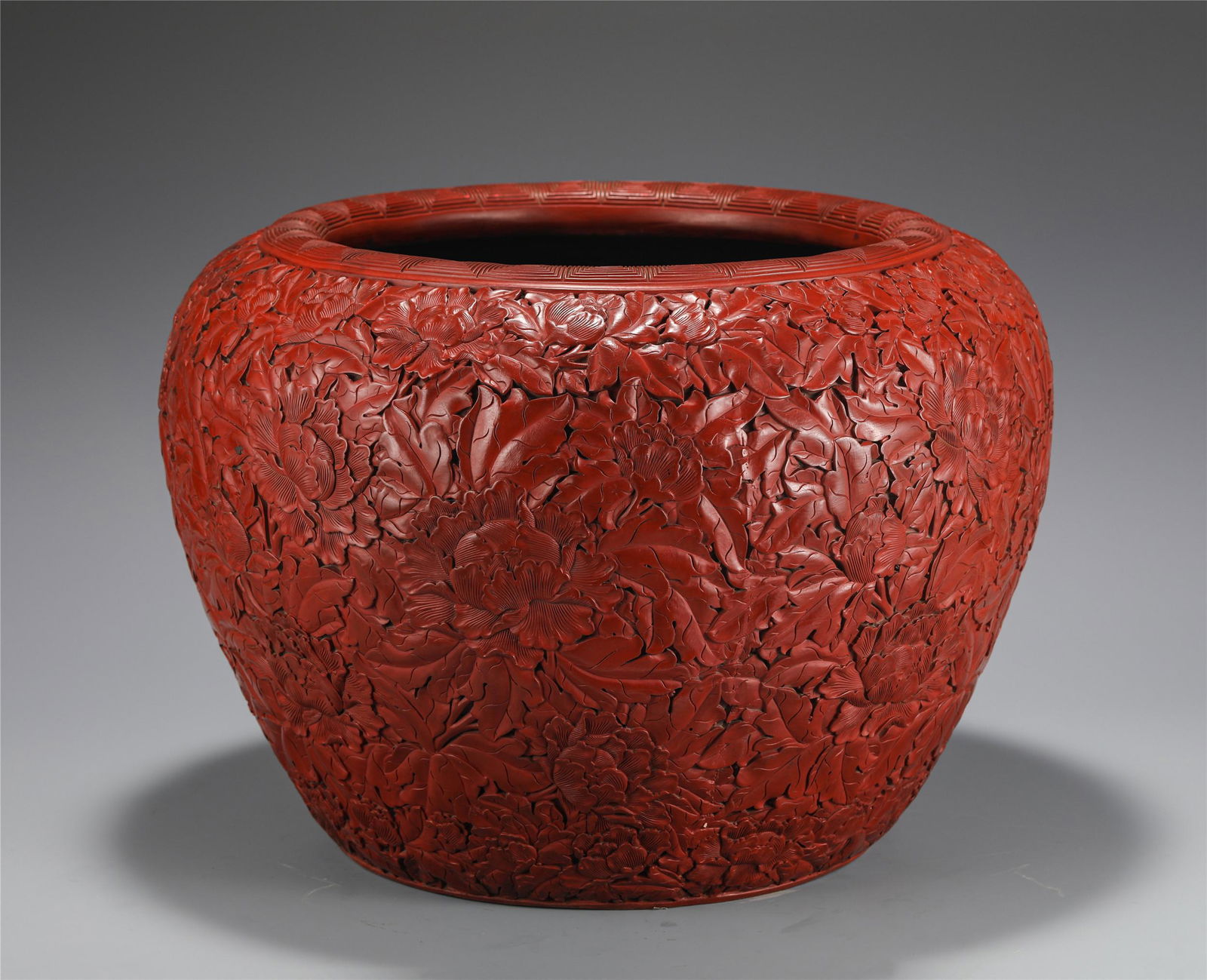A CHINESE CARVED CINNABAR LACQUER PEONY VASE (1 of 10)