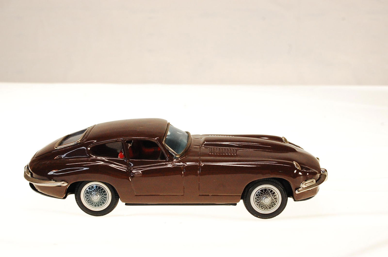 VINTAGE JAGUAR XKE  LIKE NEW  Dark Brown (1 of 12)