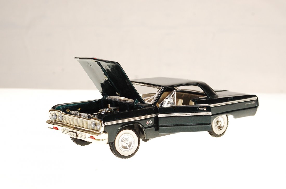 1/24 SCALE 1964 CHEVY IMPALA SS - Die cast metal (1 of 11)