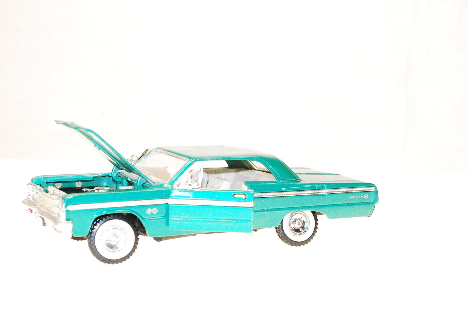 1/24 SCALE 1964 CHEVY IMPALA SS (1 of 12)