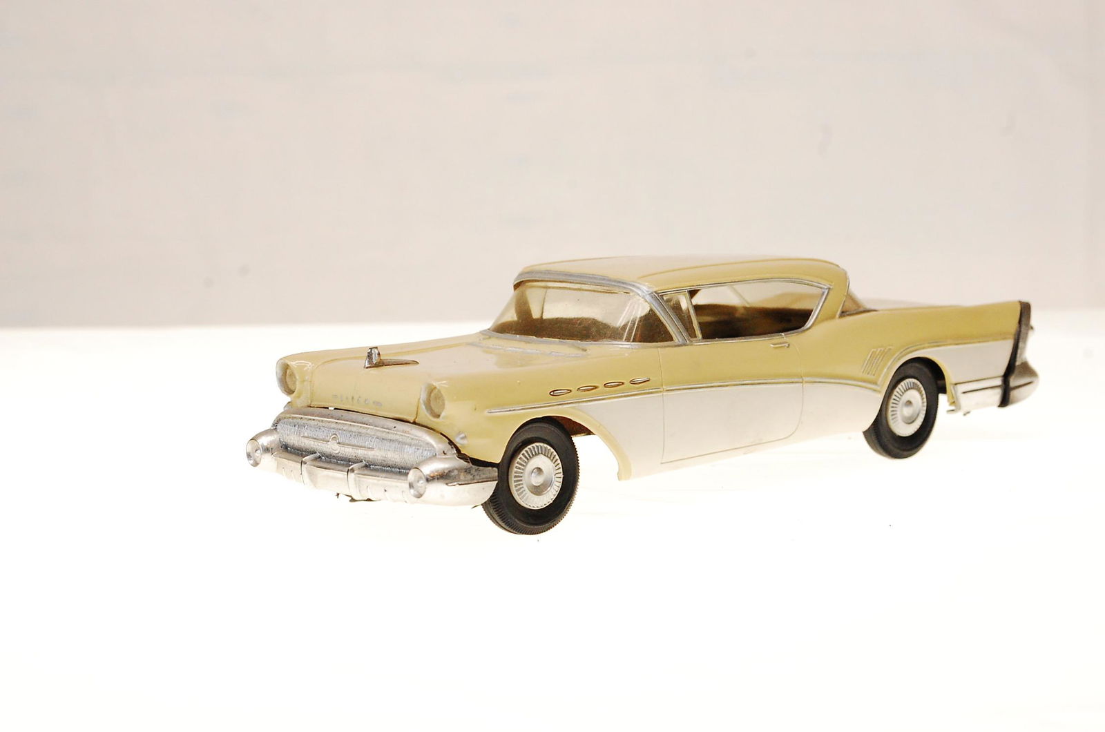 VINTAGE AMT 1957 BUICK ROAD MASTER 2 TONE DEALER (1 of 5)