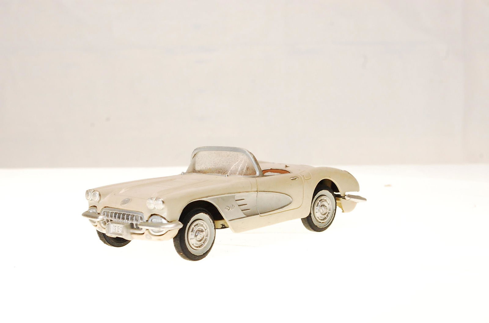 VINTAGE  1956 CHEVROLET CORVETTE PLASTIC - FRICTION (1 of 6)