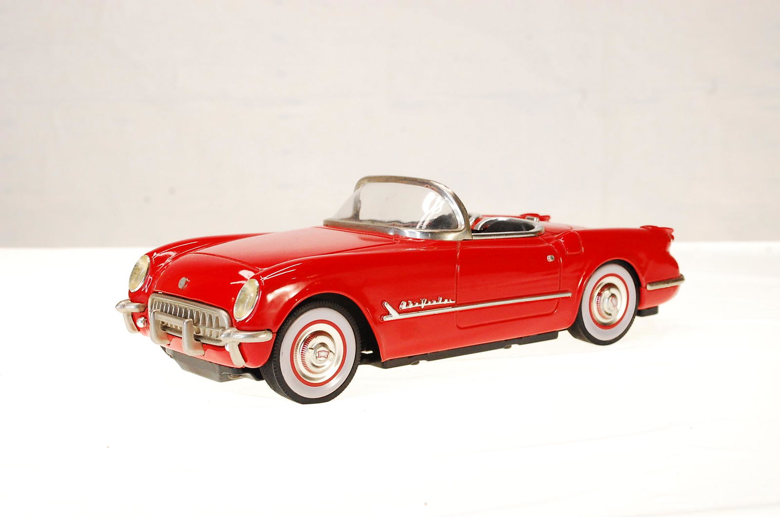 VINTAGE RED CONVERTIBLE  TIN FRICTION CAR (1 of 6)
