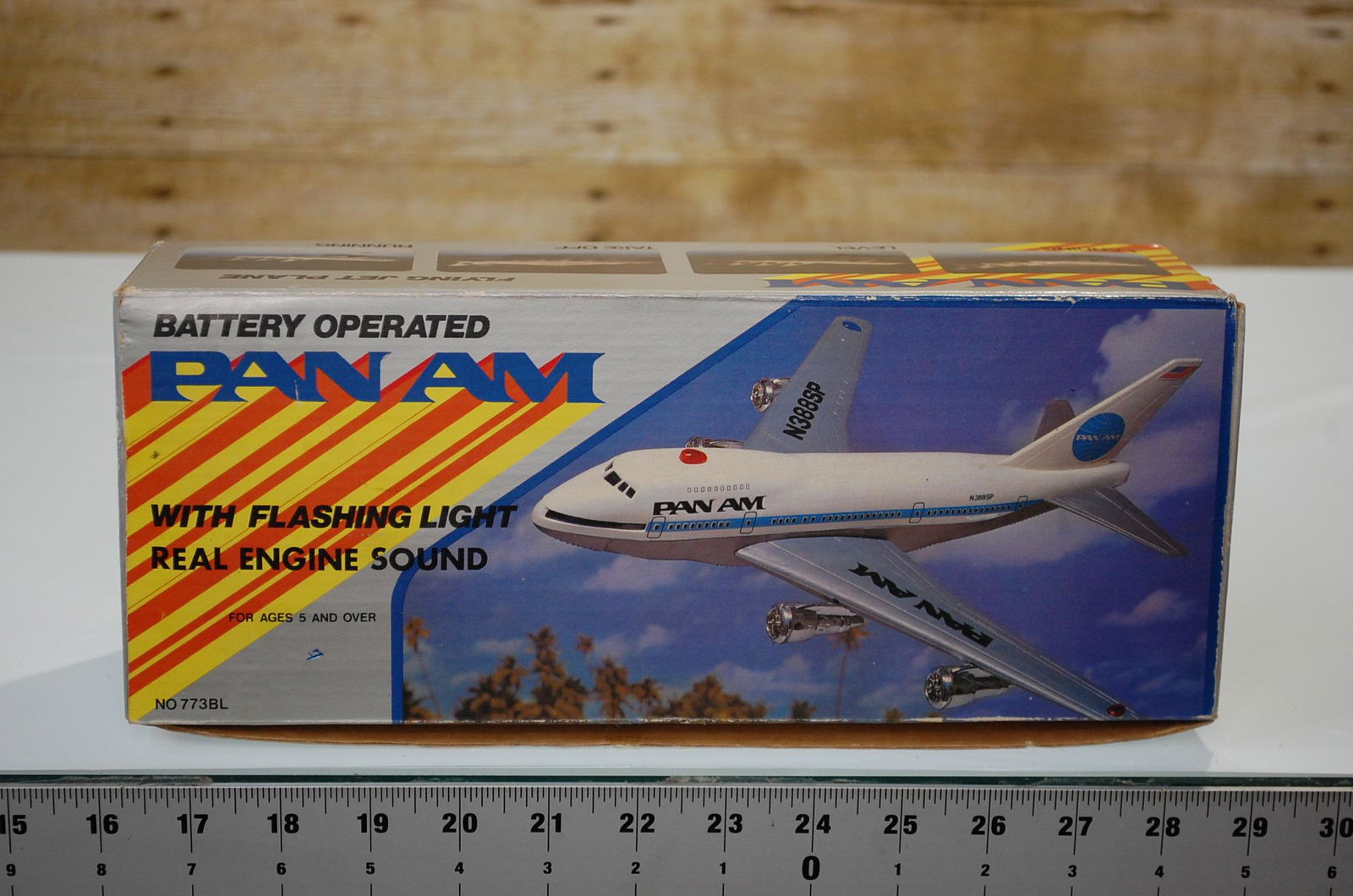 VINTAGE PAM AM BATTERY OPERATED TOY PLANE (1 of 4)