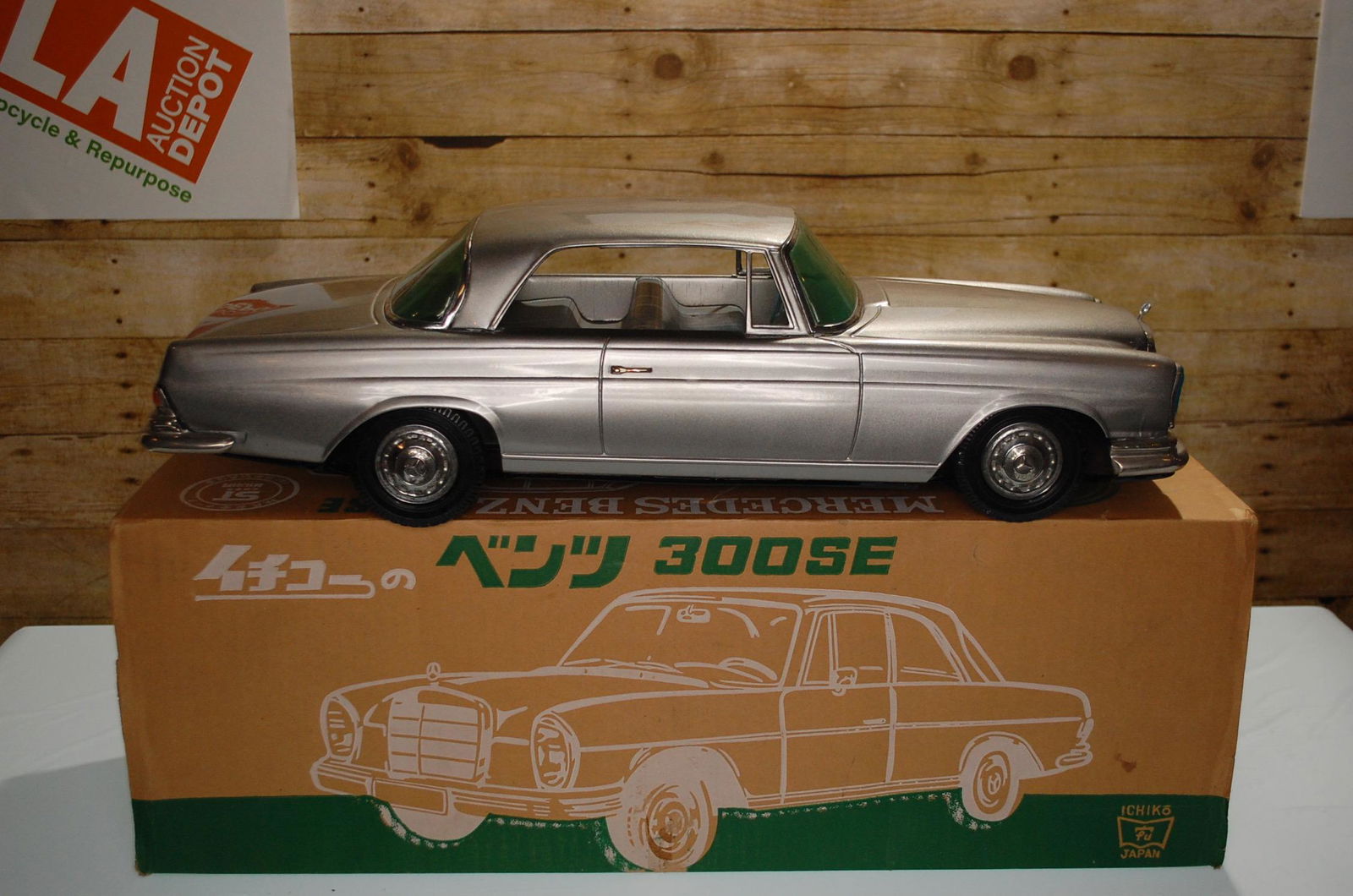 RARE SILVER JAPANESE TIN TOY ICHIKO MERCEDES BENZ 300 (1 of 10)