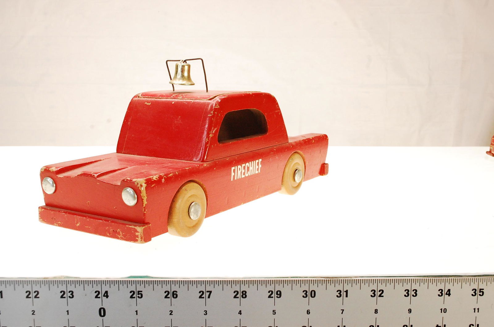 VINTAGE LARGE WOOD WOODEN TOY FIRE-CHIEF FIRE CHIEF CAR (1 of 4)