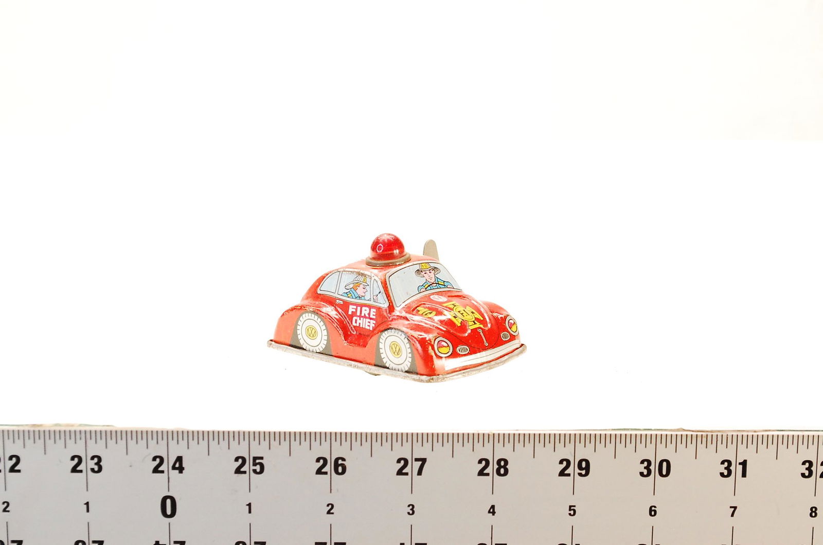 VINTAGE JAPAN TOY HERO FIRE CHIEF TIN WIND UP CAR (1 of 5)