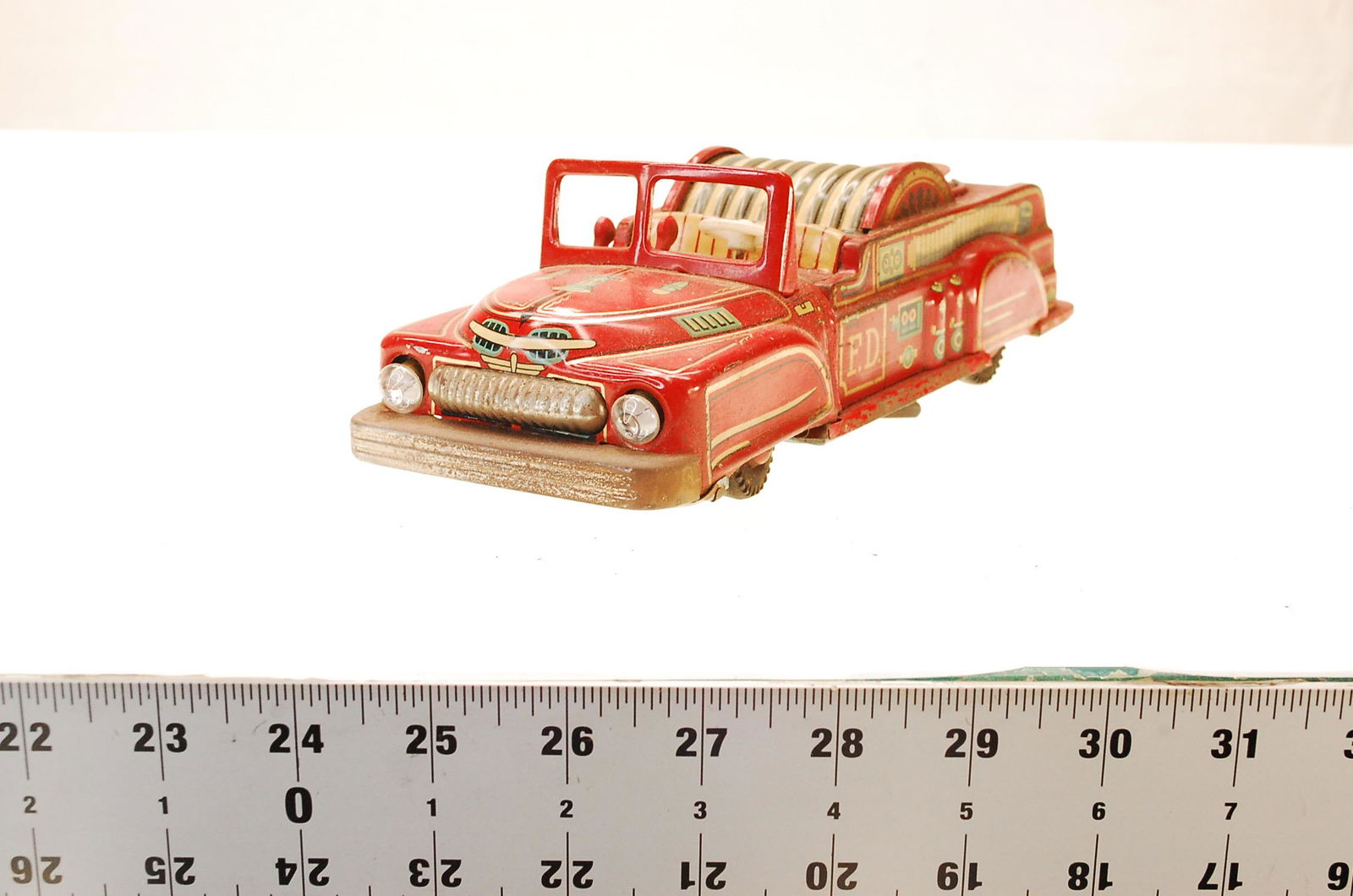 VINTAGE TIN FIRE TRUCK MADE IN JAPAN #110 (1 of 7)