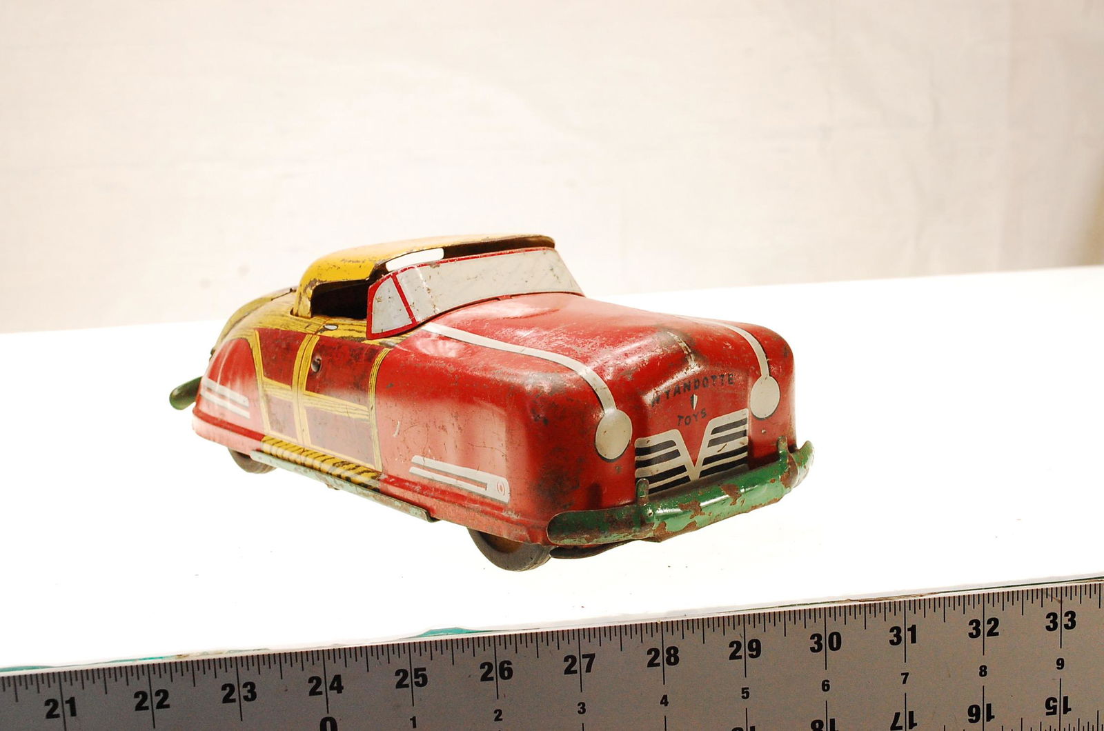 VINTAGE WYANDOTTE PRESSED STEEL CONVERTIBLE CAR WY-650 (1 of 8)