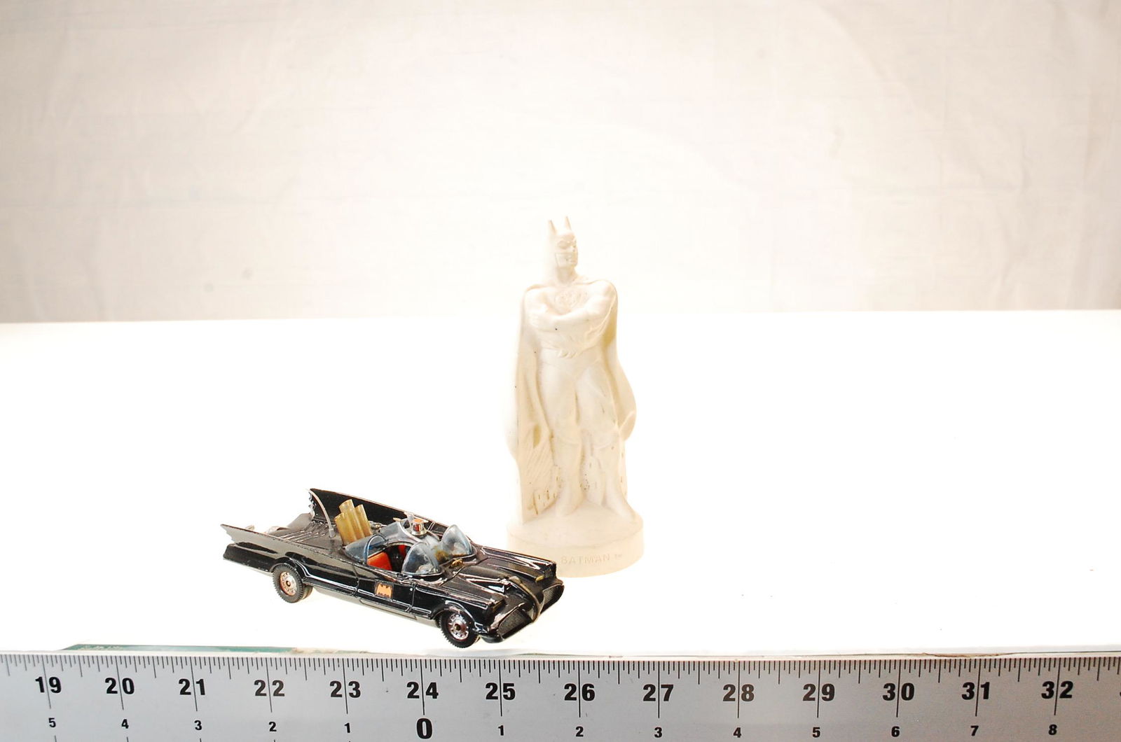 CORGI BAT MOBILE (1 of 4)