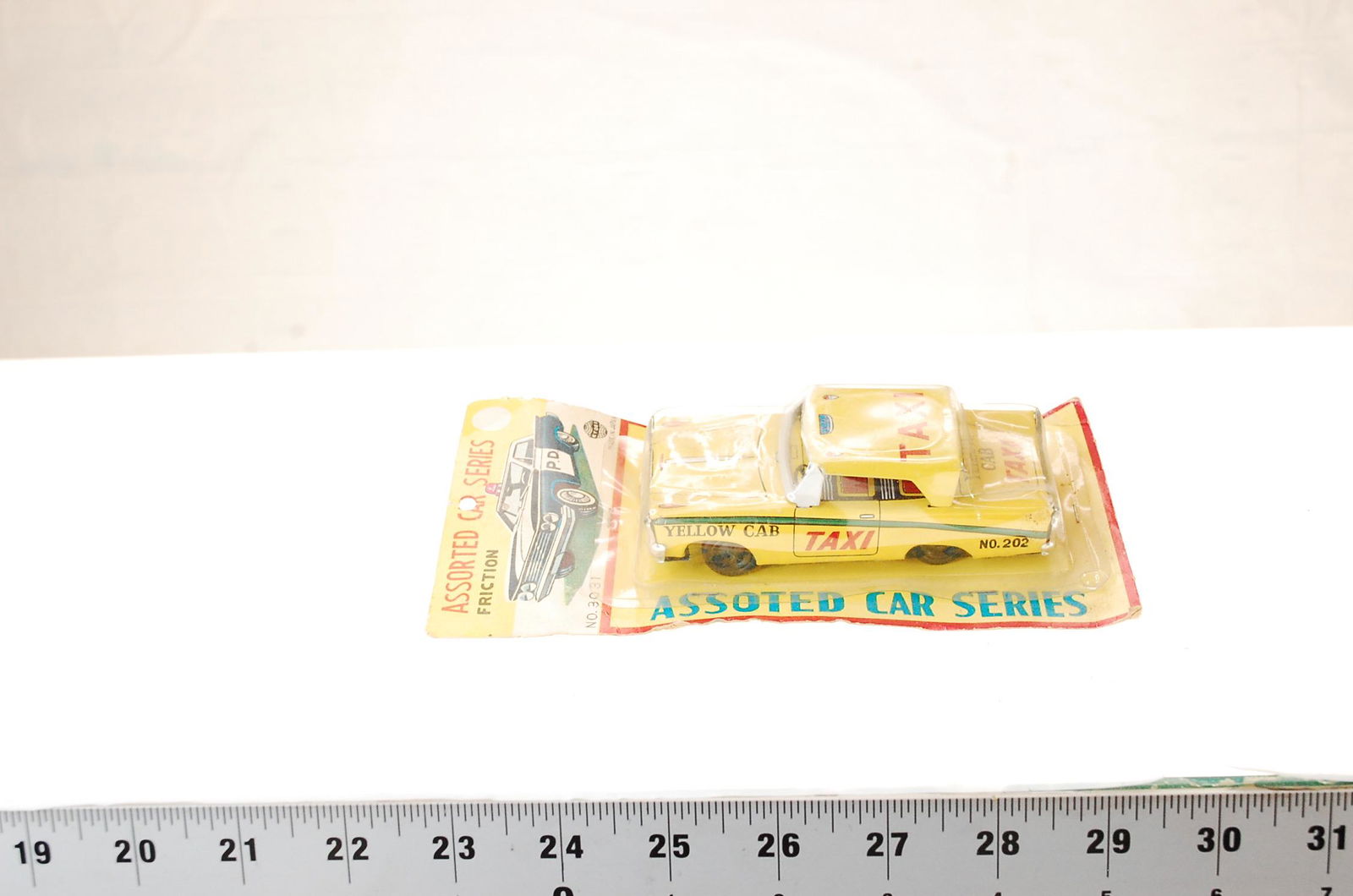 VINTAGE 1960 JAPAN TIN LITHO TOY CAR YELLOW TAXI CAB (1 of 5)