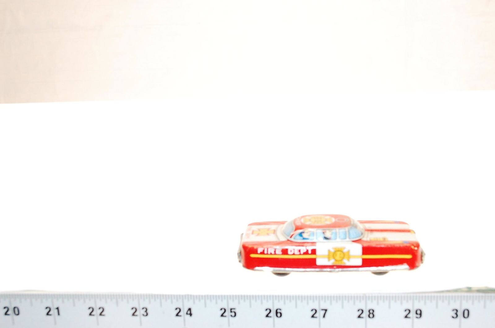 VINTAGE TIN LITHO FRICTION FIRE DEPT. CHIEF CAR HUDSON (1 of 8)