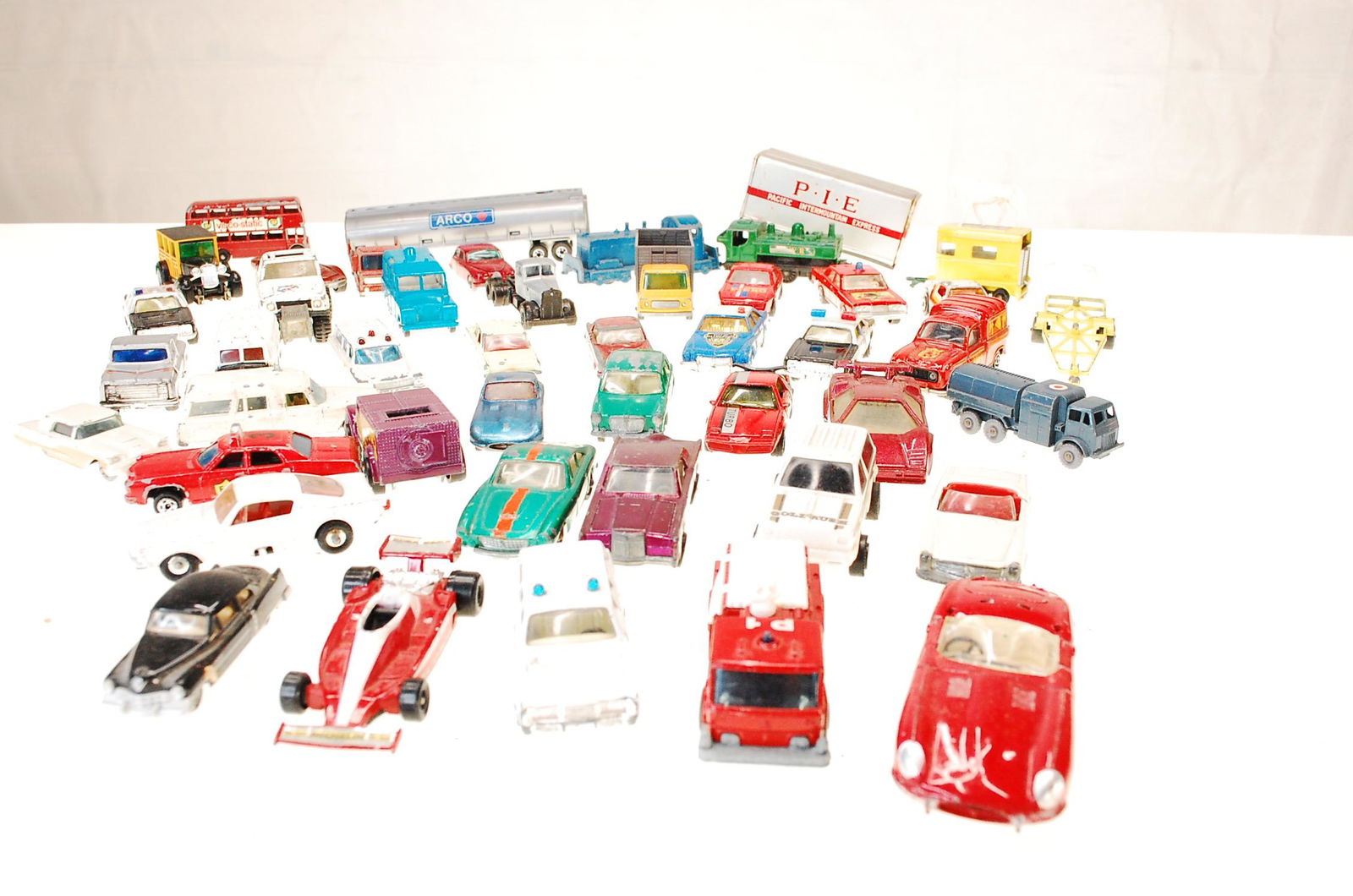 ASSORTED DIE CAST CARS 38 CARS (1 of 10)