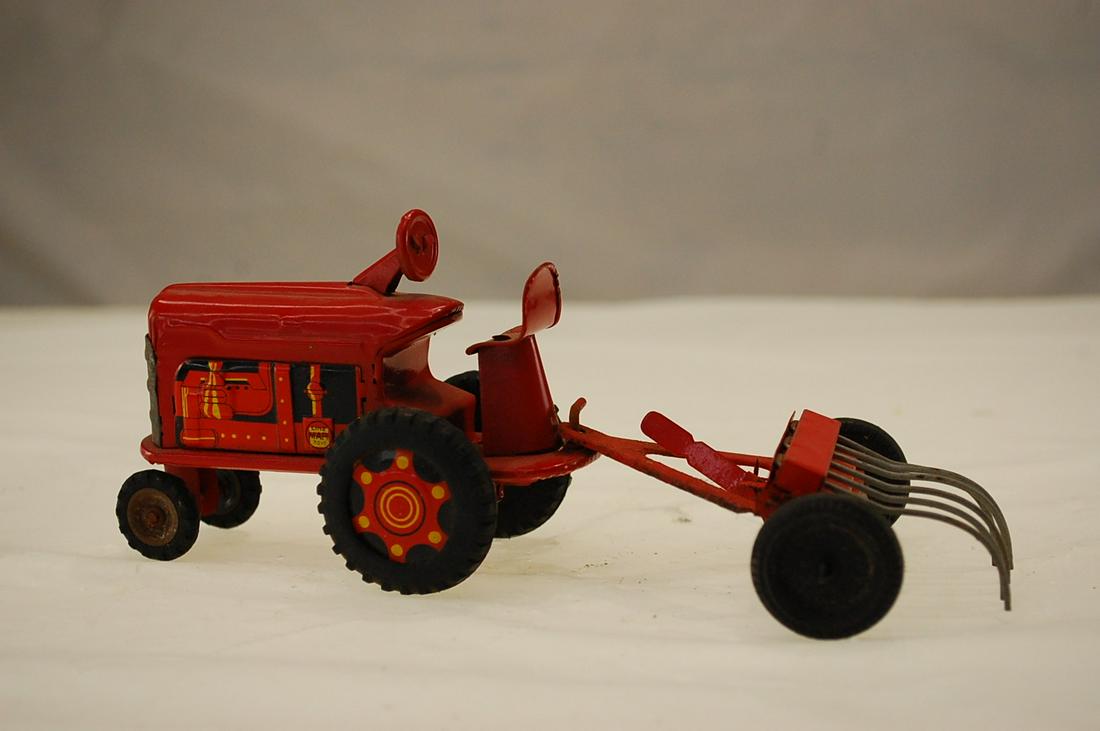 VINTAGE JAPAN LINE MAR MARX TOYS RED TIN FRICTION FARM: VINTAGE JAPAN LINE MAR MARX TOYS RED TIN FRICTION FARM TRACTOR