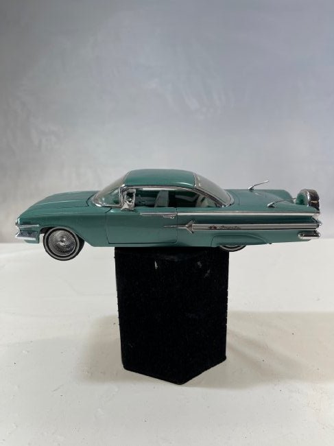 ミニカー street low 1960 chevrolet impala STREET LOW 1:64 Scale '60 CHEVY Impala Red (Lowrider Series