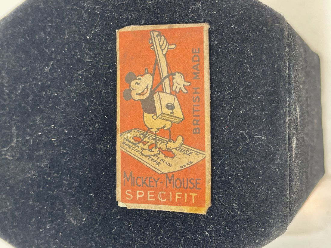 VINTAGE 1930'S DISNEY MICKEY MOUSE RAZOR BLADE & WRAPED: A Vintage 1930's Disney Mickey Mouse Razor Blade & Wrapper . Original .