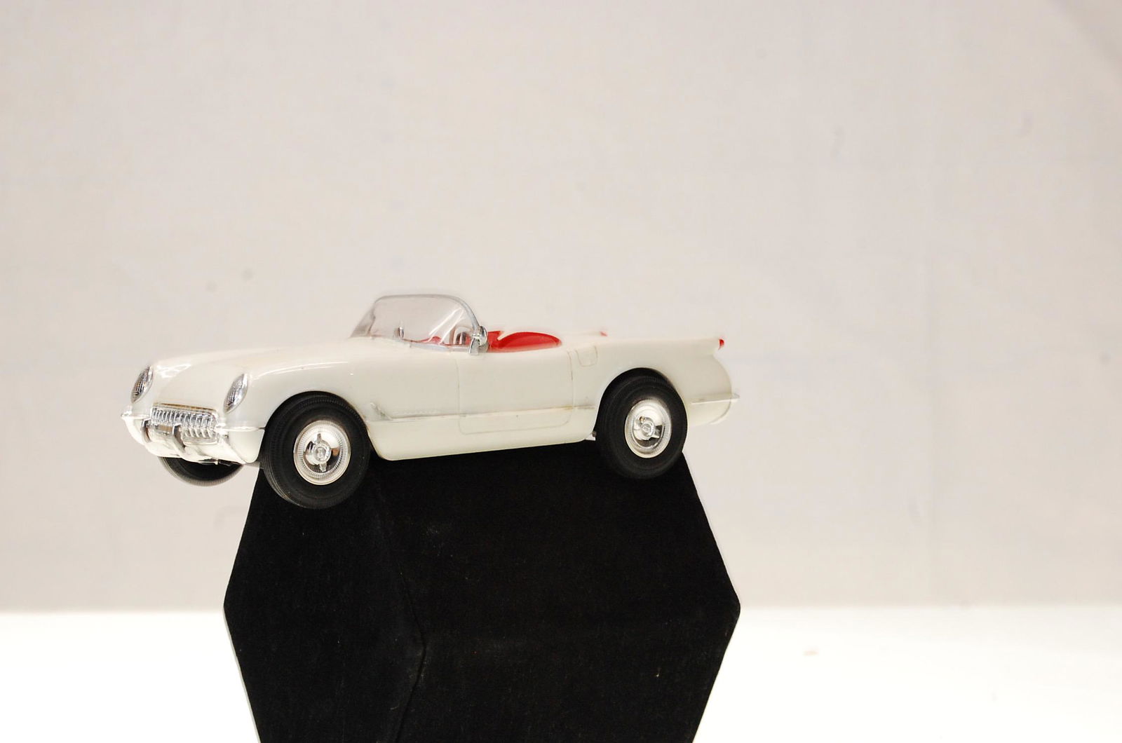 1953 CHEVROLET CORVETTE DEALER PROMO MODEL CAR (1 of 5)