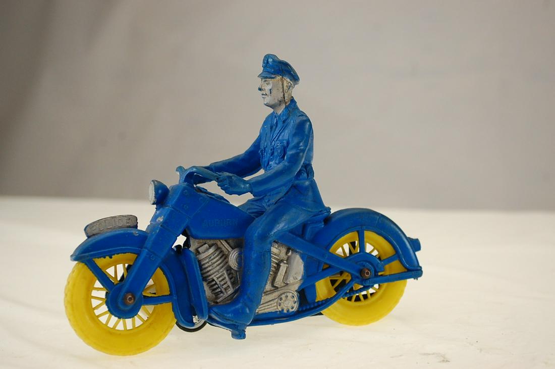 VINTAGE AUBURN HARLEY DAVIDSON POLICE MOTORCYCLE RUBBER: 6.25" Vintage 1950's AUBURN Rubber Plastic Toy POLICE HARLEY DAVIDSON Motorcycle with LICENSE PLATE Toy Motorcycle made by Auburn Rubber Co, around the 1950s. It is 6.25" long and 4 5/8" tall. Good co