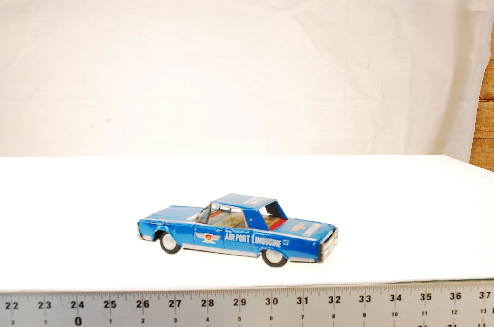 VINTAGE JAPAN TIN TOY AIRPORT LIMOUSINE (1 of 7)