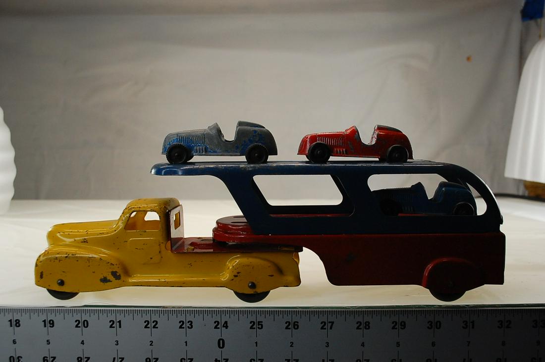 MARX TIN CAR CARRIER WITH CARS (1 of 6)