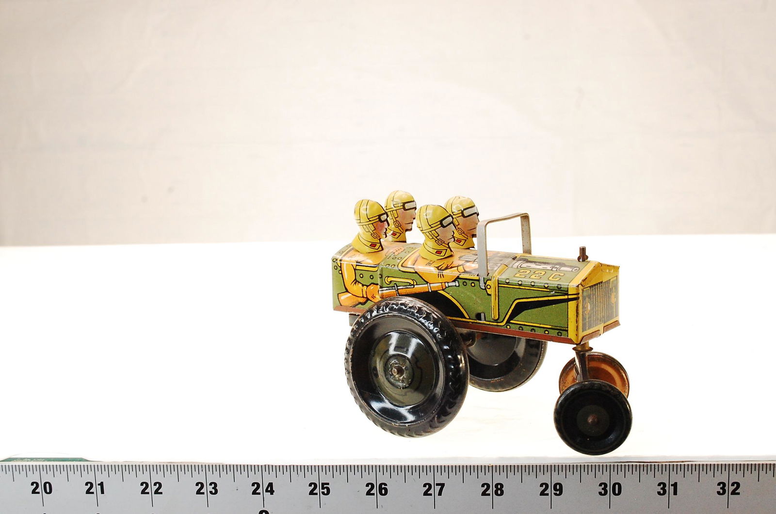 MARX JUMPIN JEEP TIN WINDUP TOY, TIN 1930'S (1 of 2)