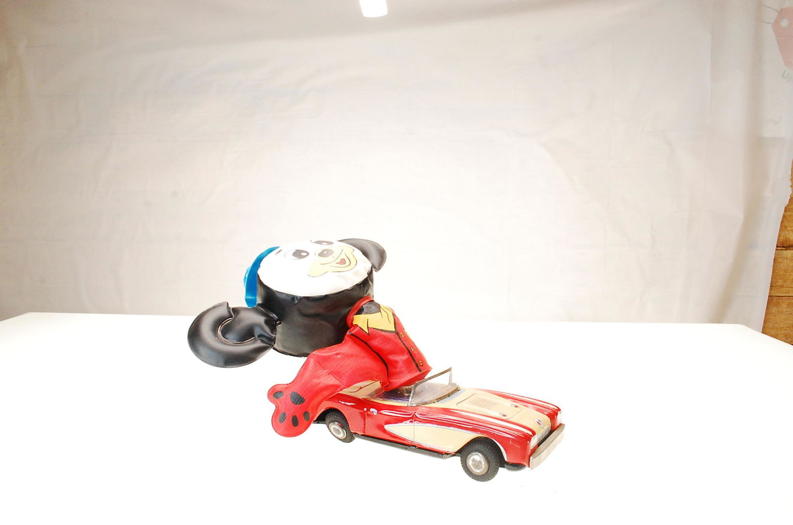 SCARCE  1950Ã¢Â€Â™S S&E CO. INFLATABLE BEAR IN  CAR (1 of 6)