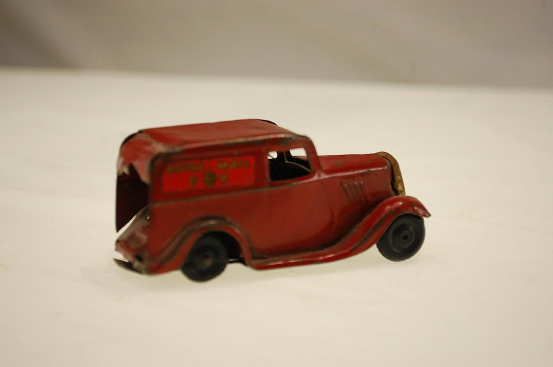 DINKY ROYAL G .R .MAIL VAN (1 of 5)