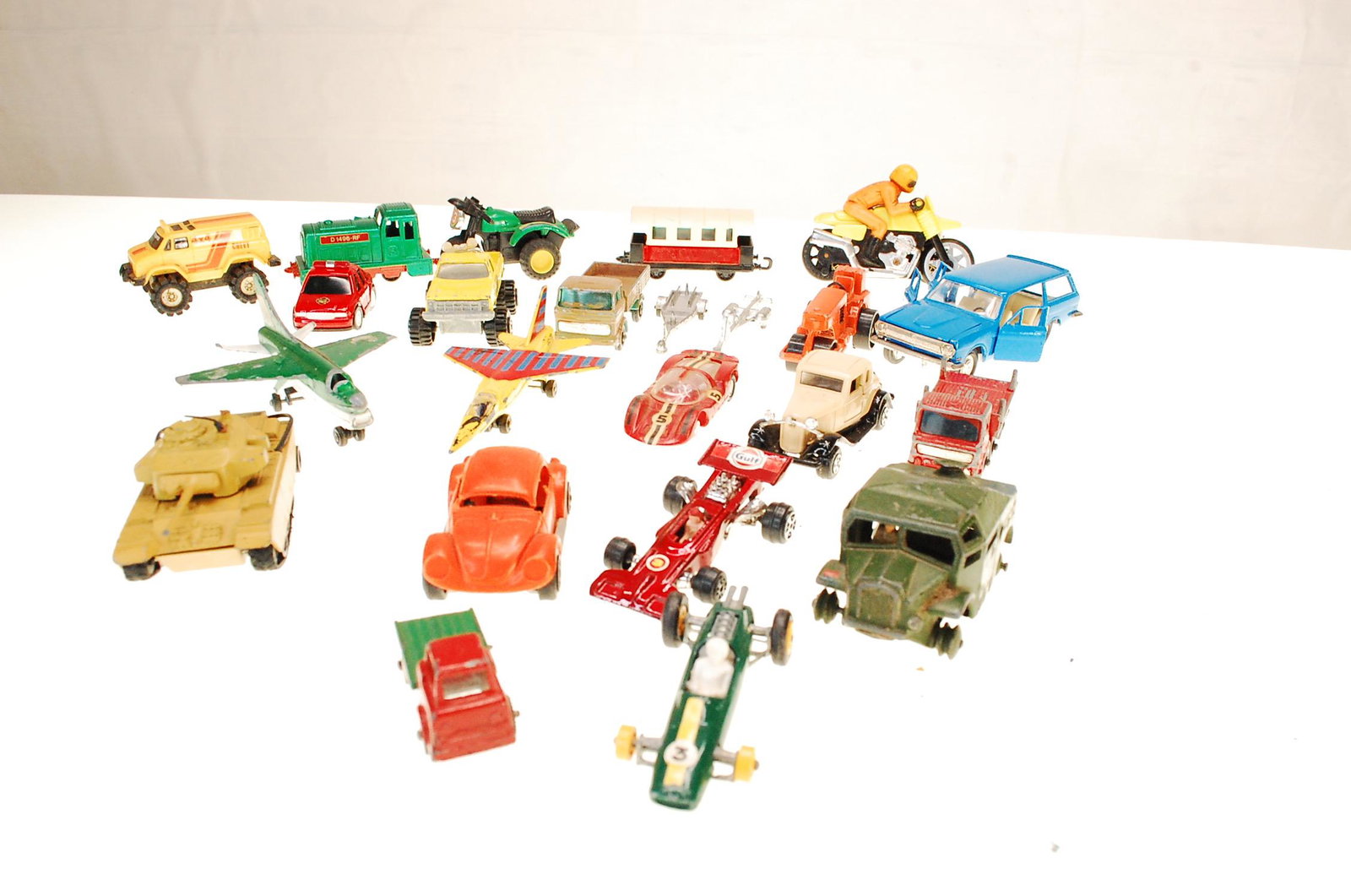 ASSORTED DIE CAST CARS 23 CARS AND TRUCKS PLANES: ASSORTED DIE CAST CARS 23 CARS AND TRUCKS PLANES TRAIN