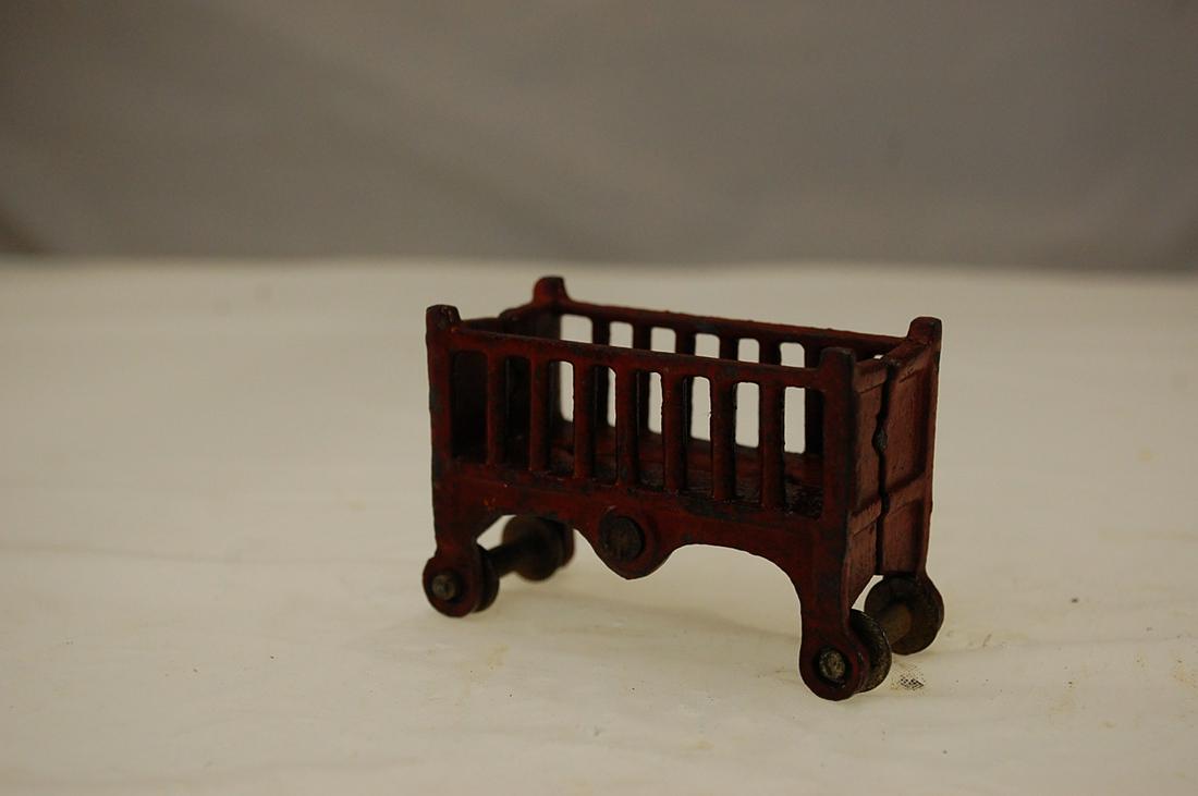 VINTAGE 1920s KILGORE CAST IRON CRIB--2-1/2' LONG: VINTAGE 1920s KILGORE CAST IRON CRIB--2-1/2' LONG
