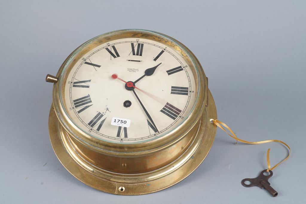 Brass ship's clock, Smiths Astral, diam. 22.5 cm.: Brass ship's clock, Smiths Astral, diam. 22.5 cm.
