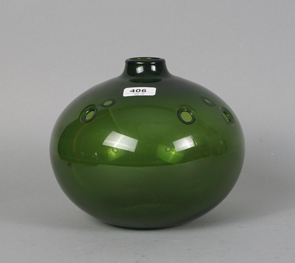 Michael Bang for Holmegaard, serica, 1953, green glass vase for 6 flowers (HÃ¸j), marked underneath,: Michael Bang for Holmegaard, serica, 1953, green glass vase for 6 flowers (HÃ¸j), marked underneath, dim. 17 x 16 cm.