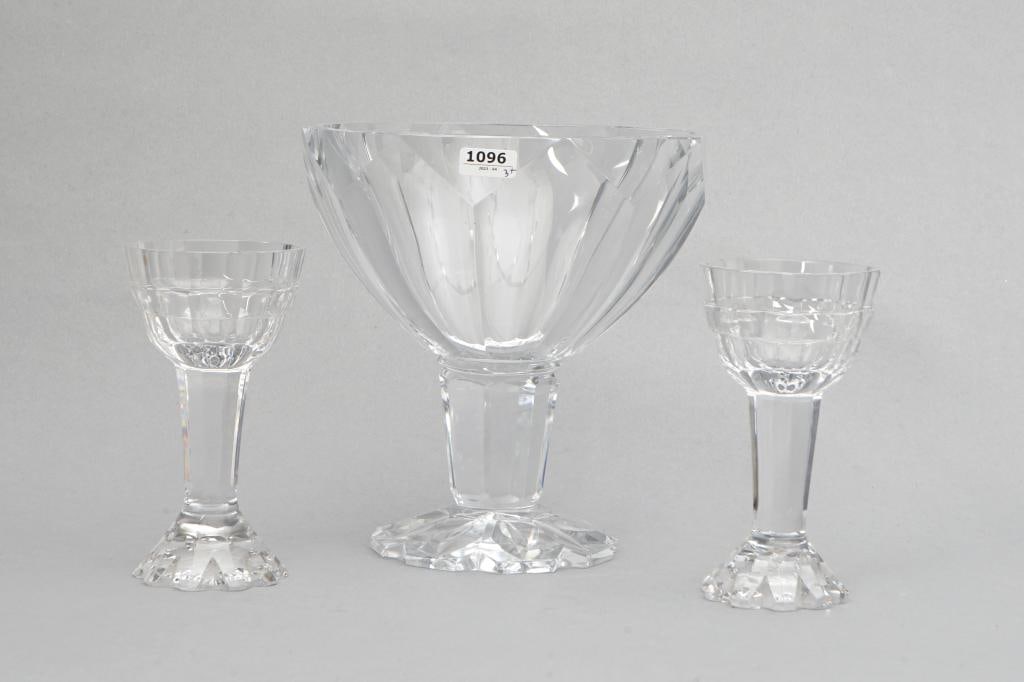Monumental crystal coupe 'Gioconda', dim. 20 x 20 cm and Two crystal glasses 'Gioconda', h. 15 cm,: Monumental crystal coupe 'Gioconda', dim. 20 x 20 cm and Two crystal glasses 'Gioconda', h. 15 cm, Val Saint-Lambert, design: Philippe Wolfers (3x)