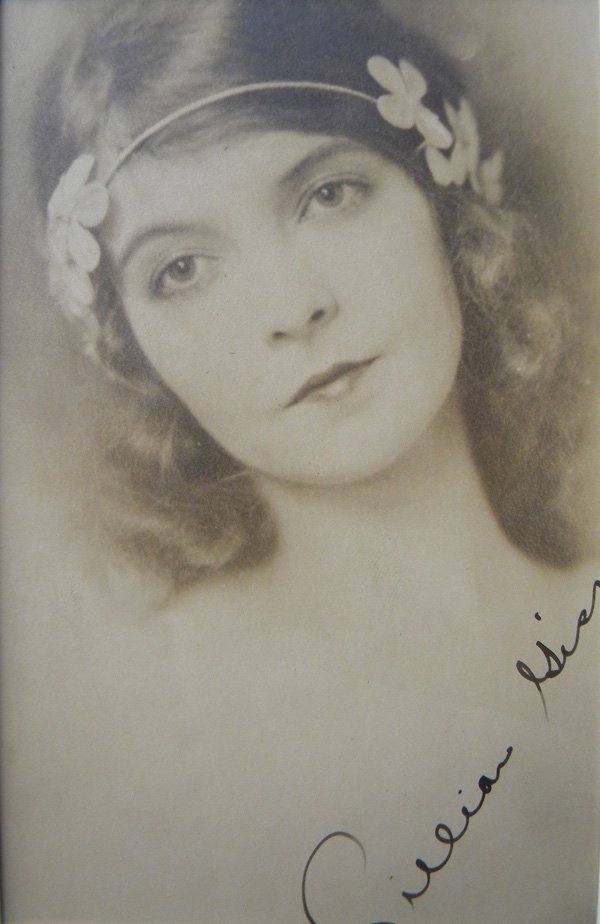 Lillian Gish autographed photo, 1920's, 5 x 7: Lillian Gish autographed photo, 1920's, 5 x 7, Facts: Lillian Gish (1893– 1993) American stage, screen and television actress. Her career began in 1912 and ran until 1967. She is known as “The Fir